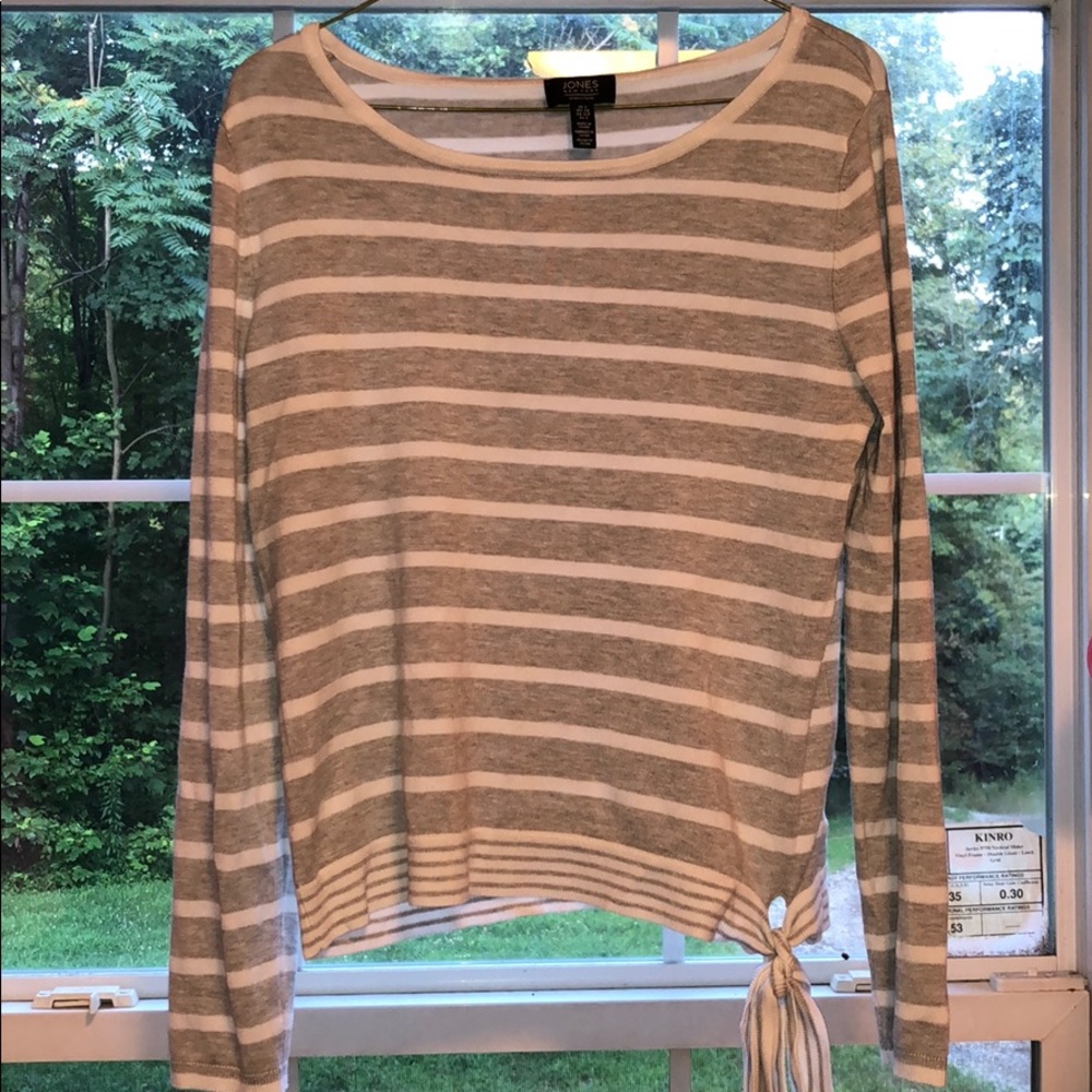 Jones New York long sleeve. Never worn, size S.